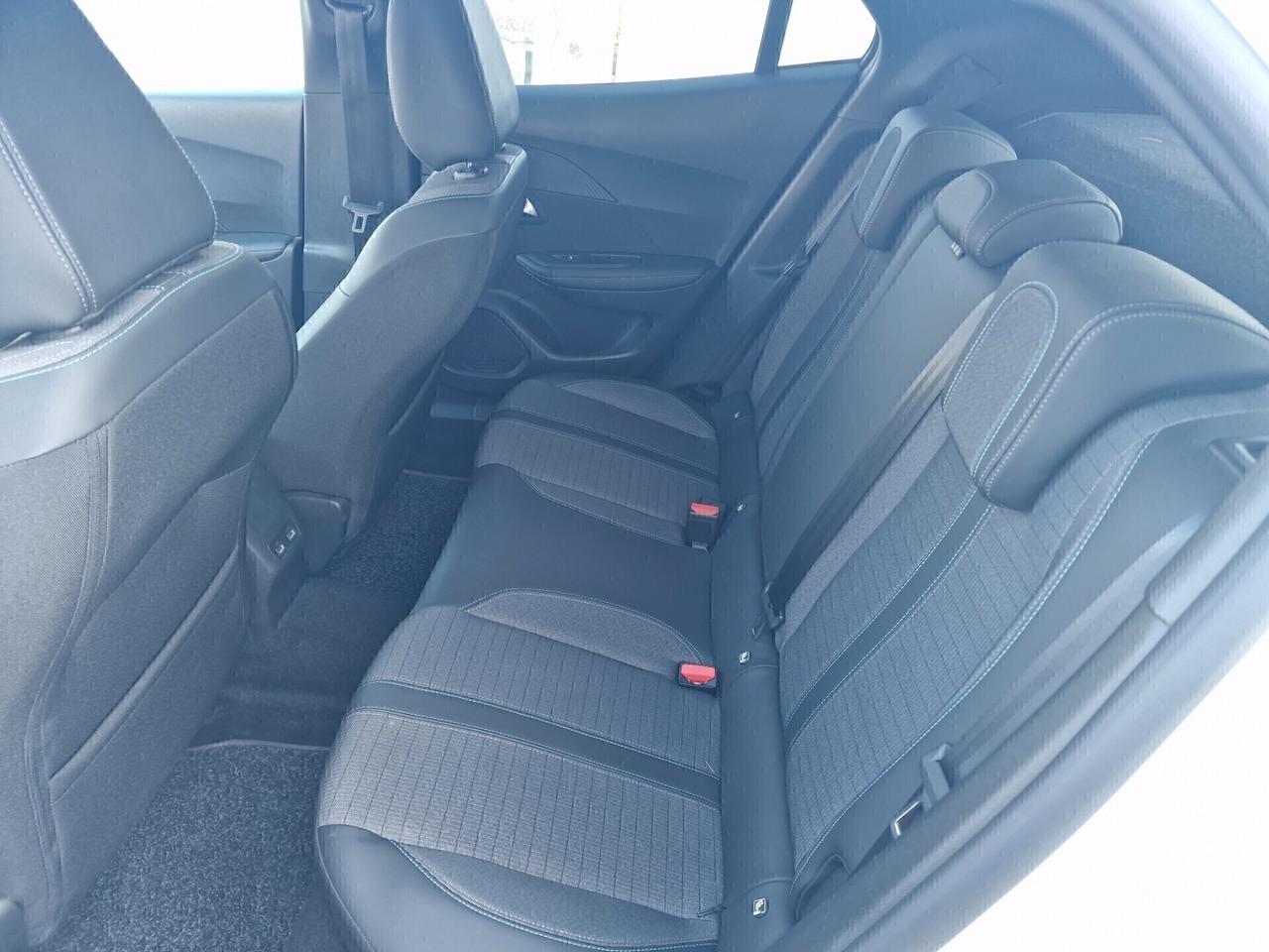 Peugeot 2008 BlueHDi 130 S&S EAT8 Allure Pack 2022