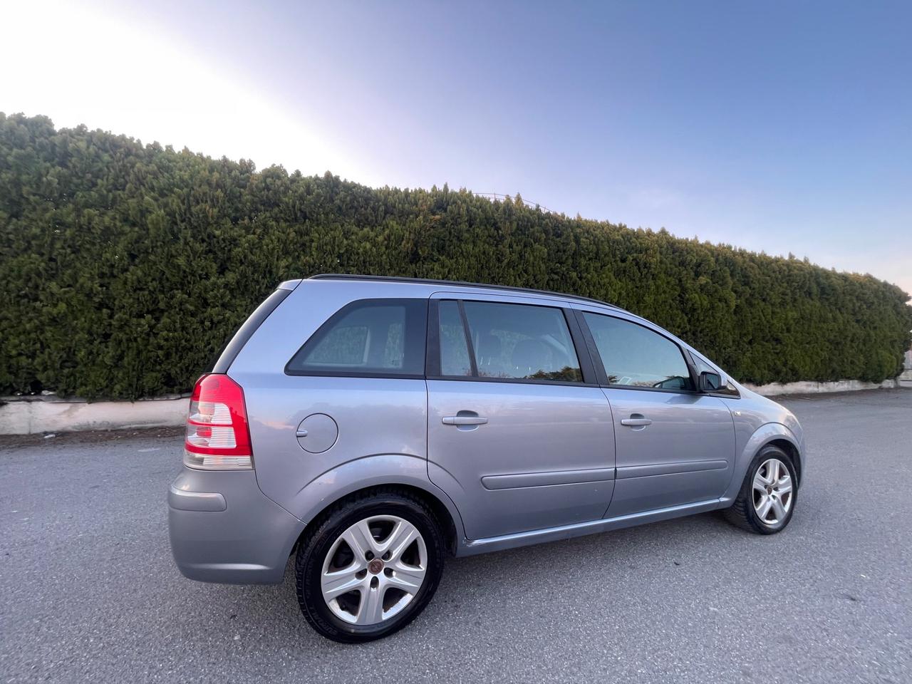 Opel Zafira 1.8 16V VVT Club