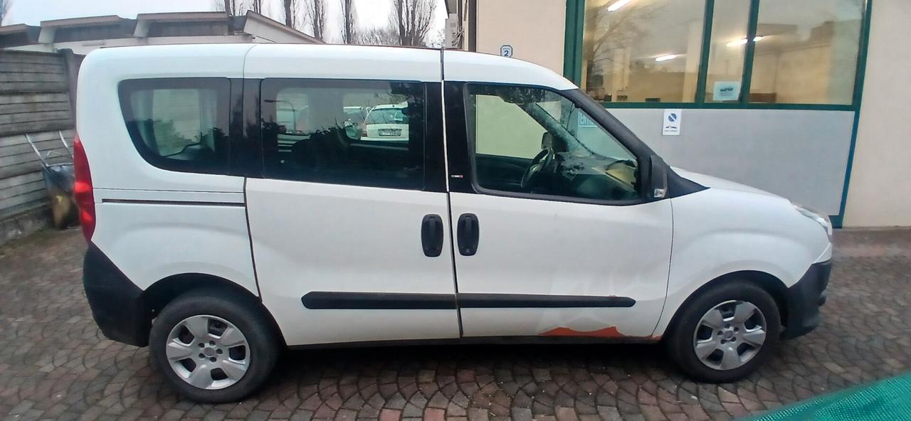 Fiat Doblo 5 posti autocarro