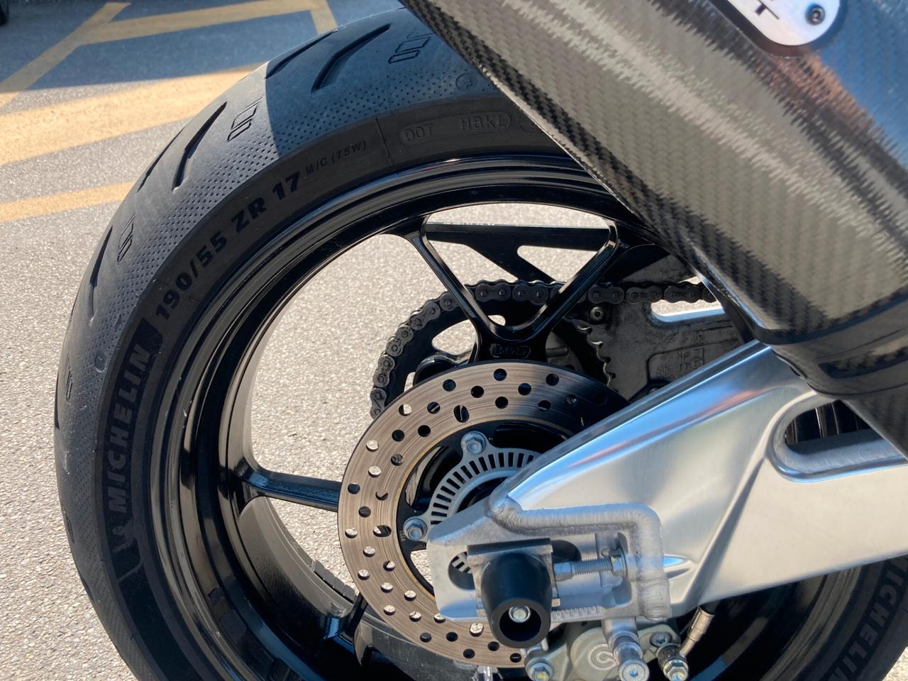 Aprilia Tuono V4 1100 factory accessoriata sospensioni elettroniche