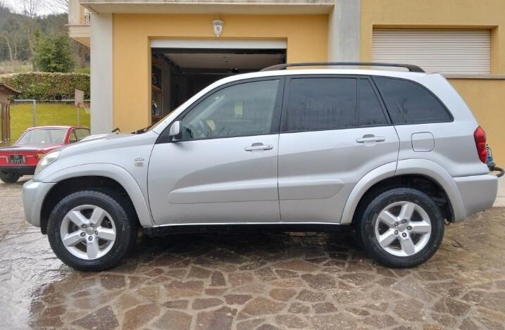 Toyota RAV 4 Gancio traino leggere bene