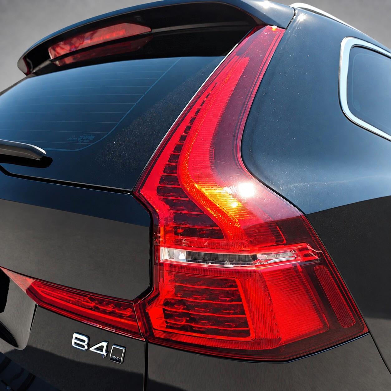 VOLVO XC60 2.0 B4 AWD 197 CV Geartronic Momentum
