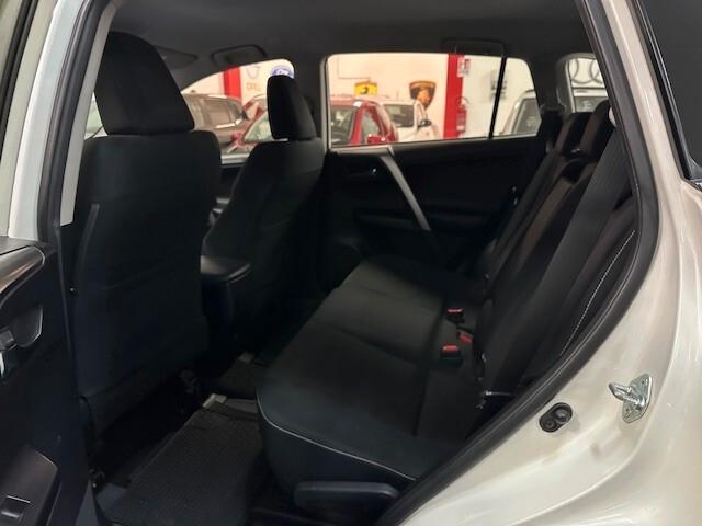 Toyota RAV 4 RAV4 2.0 D-4D 2WD Style White Ed.