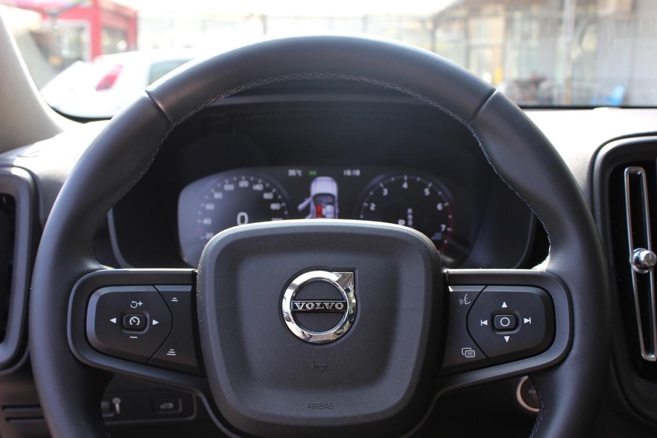 Volvo XC40 T3 Geartronic Momentum PRONTA CONSEGNA