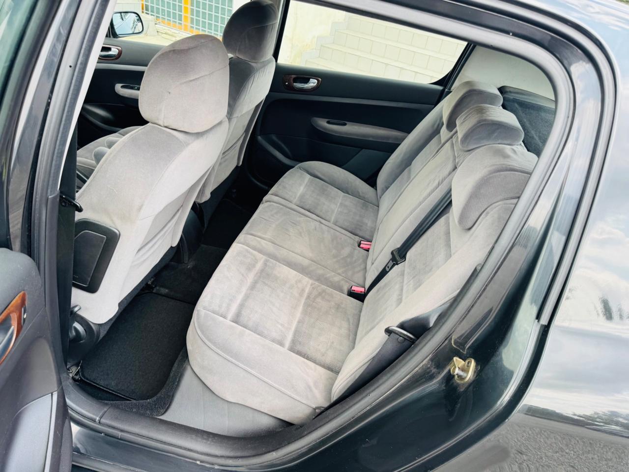 Peugeot 307 1.4 benzina 2005 110.000km neo patentati