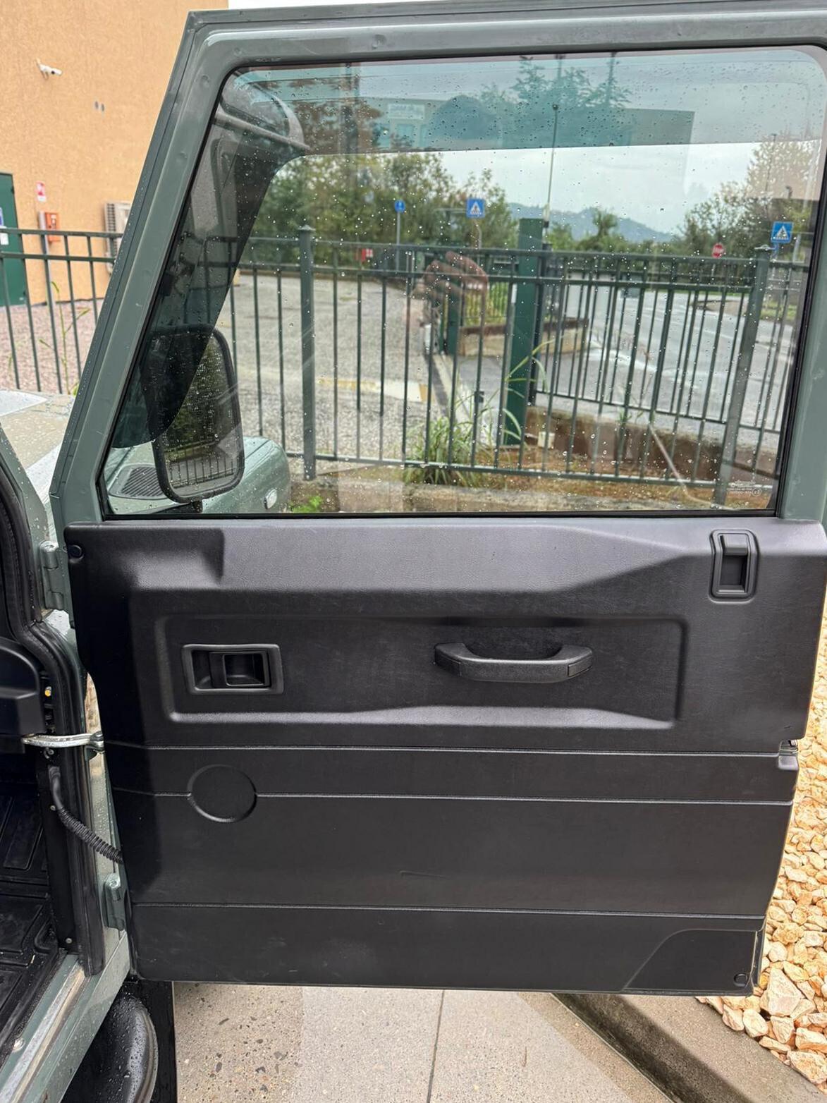 Land Rover Defender 90 2.2 TD4