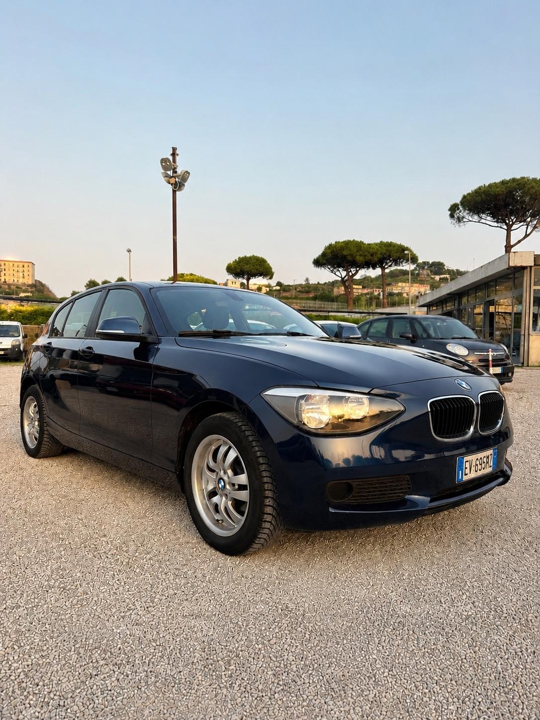 Bmw 116 116d 5p. Unique