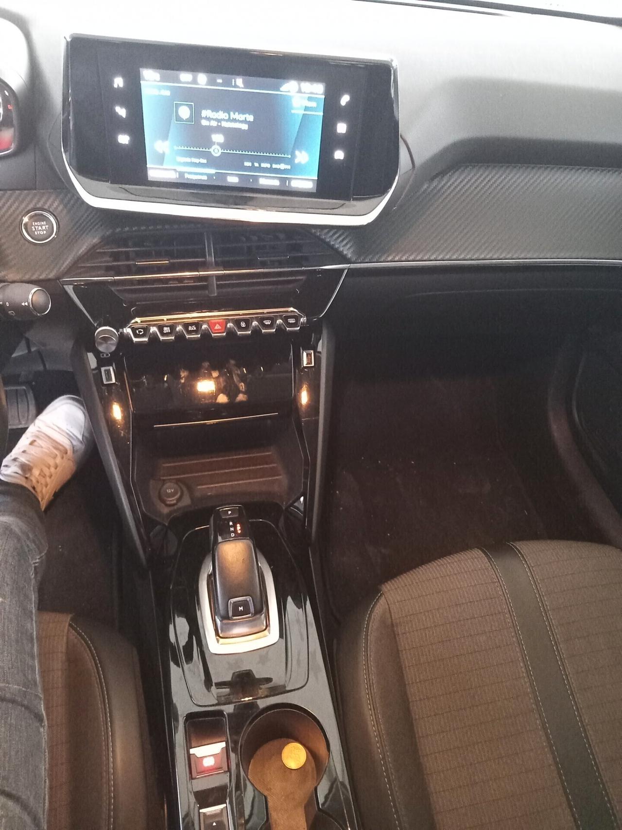 Peugeot 208 BENZ.1.2 C.V 100 AUTOM PER NEO PATENTATI