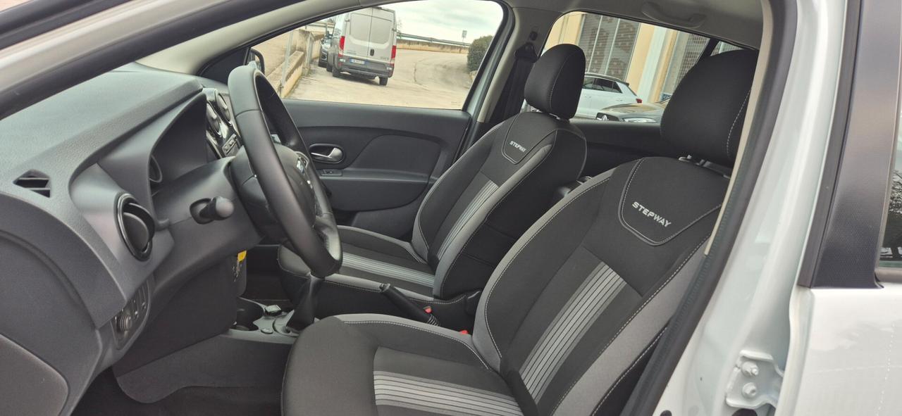 Dacia Sandero Stepway Turbo GPL 90 CV NEOPATENTATI