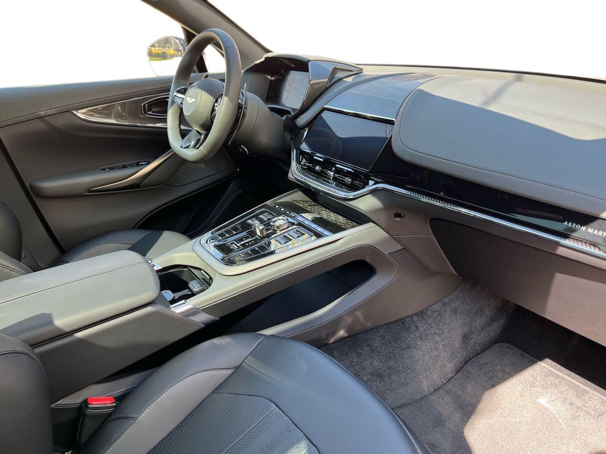 ASTON MARTIN DBX707 4.0