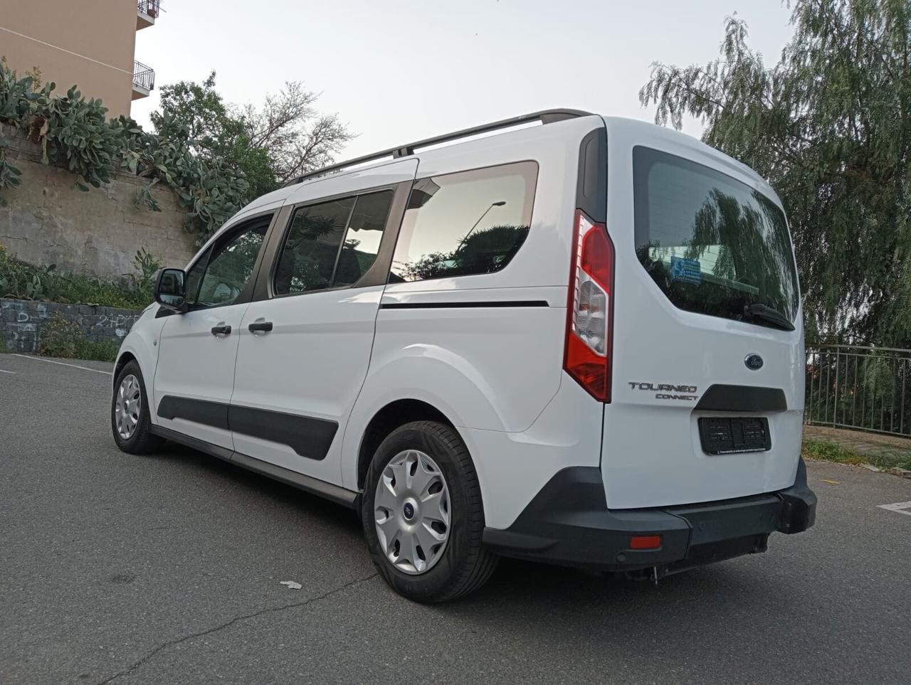 Ford Tourneo Connect Pianale ribassato con rampa disabili in carrozzina