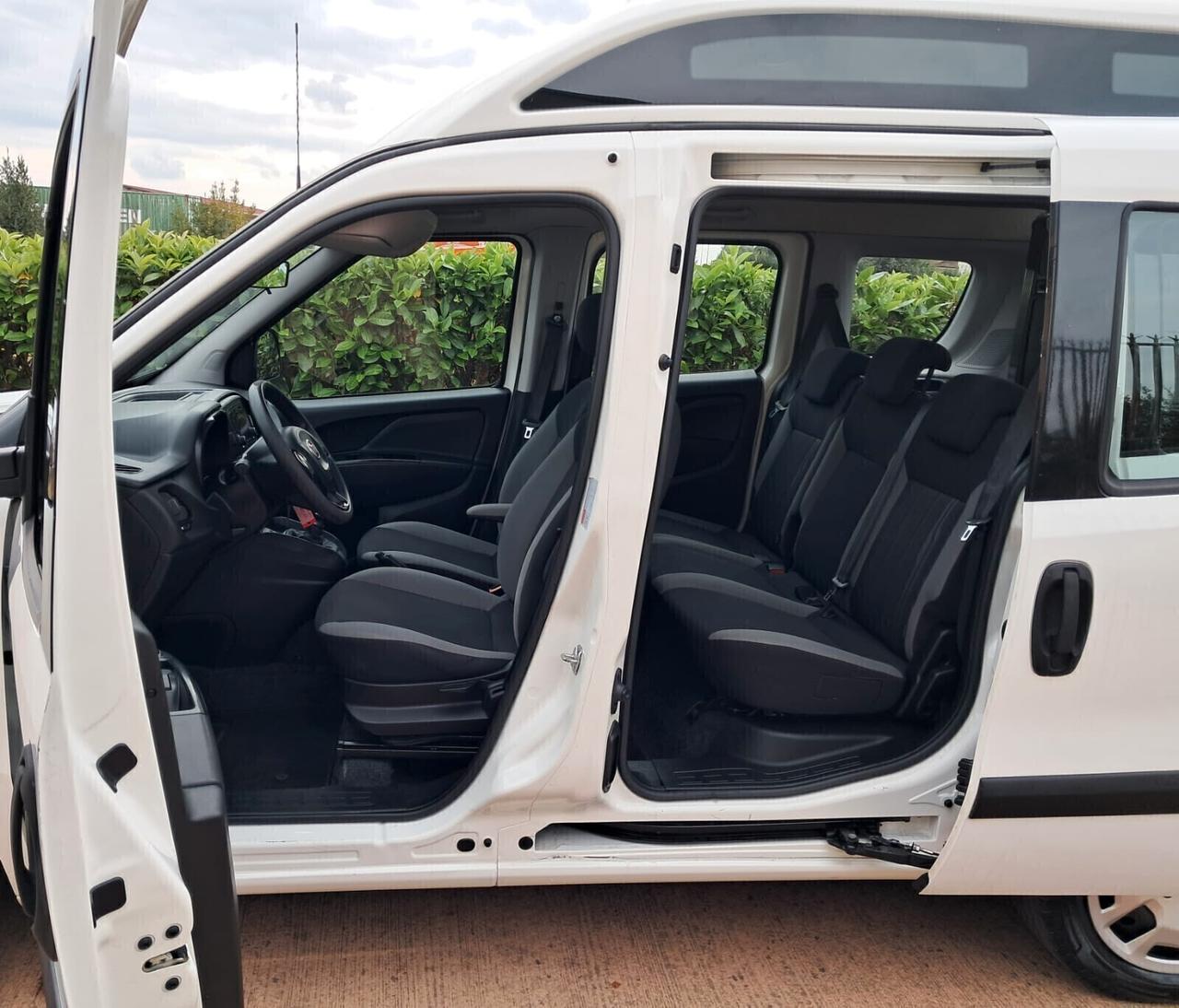 Fiat Doblo EURO 6 TETTO ALTO TRASPORTO DISABILI