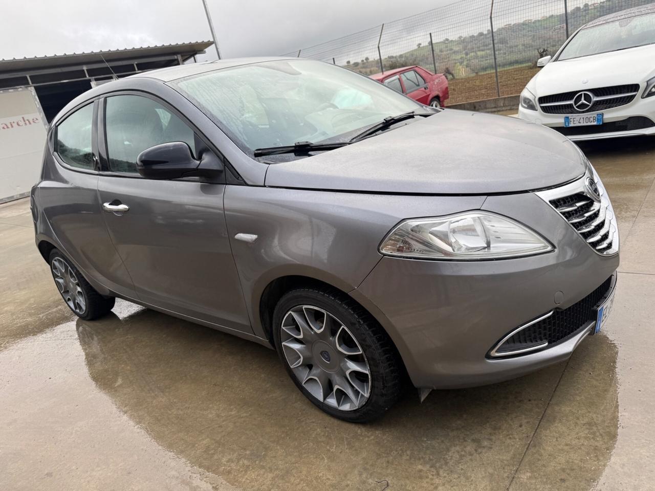 Lancia Ypsilon 1.3 MJT 95 CV 5 porte Platinum