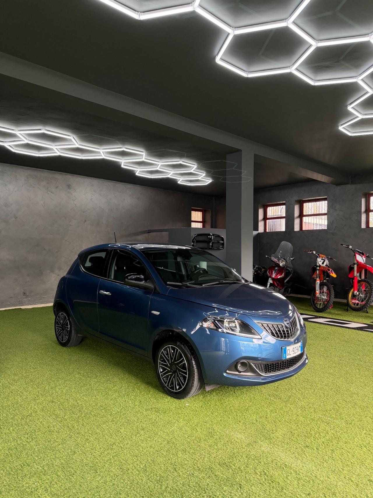 Lancia Ypsilon 1.0 Hybrid Ecochic Gold