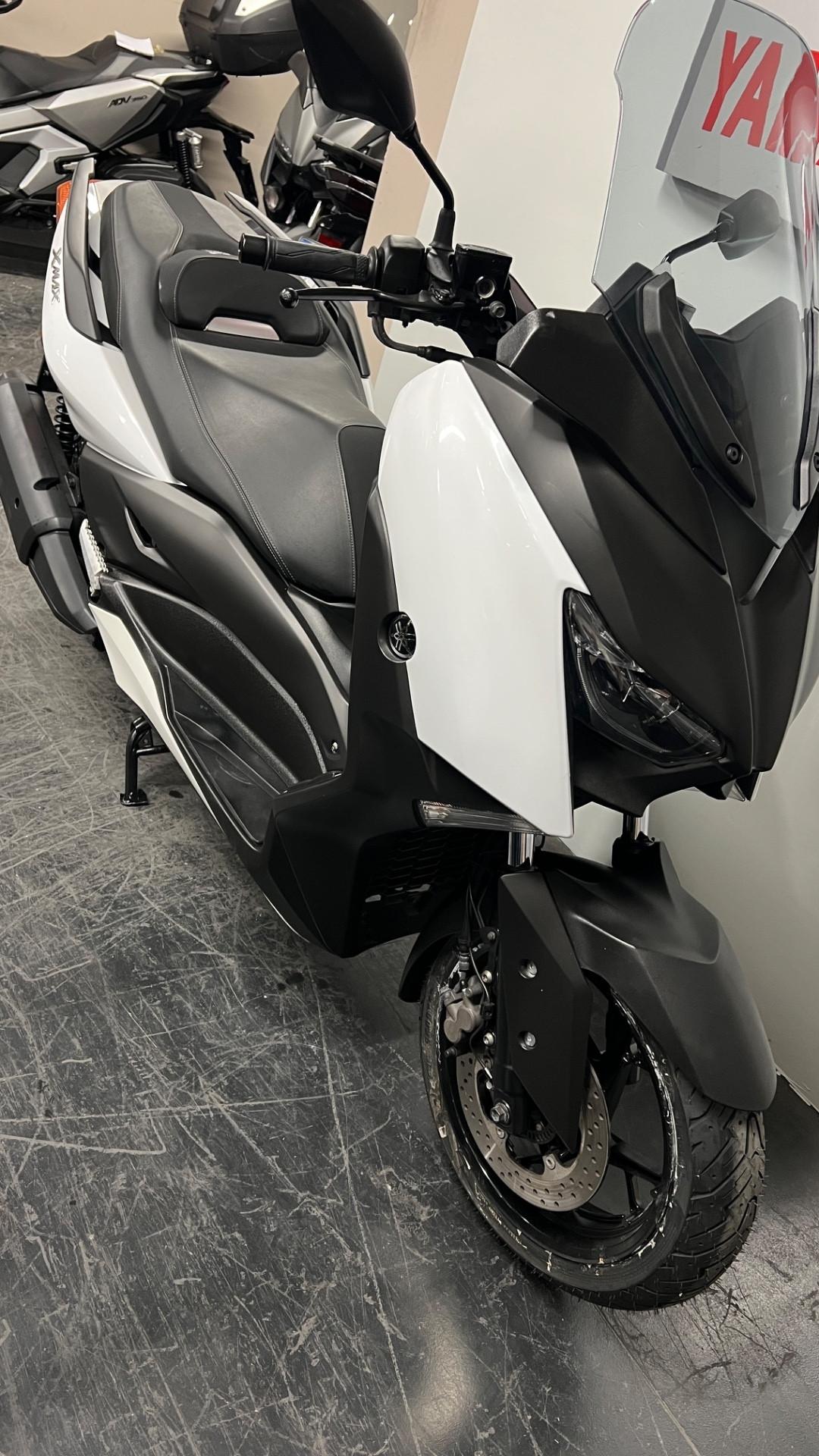 Yamaha X-Max 300