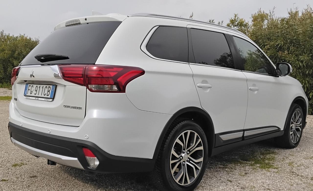 Mitsubishi Outlander 2.2 D INSTYLE PLUS 7 POSTI