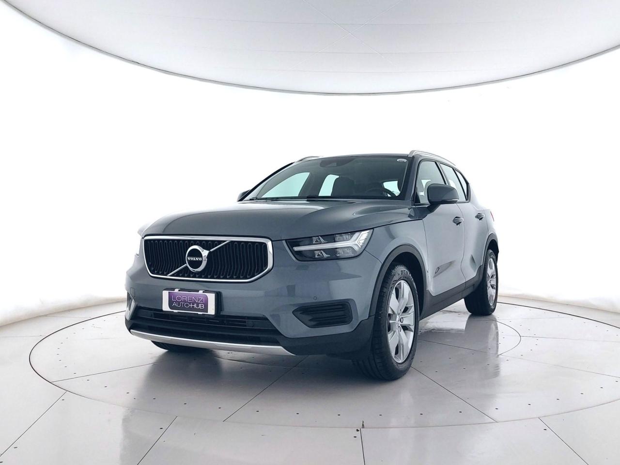 VOLVO XC40 2.0 d4 Momentum awd geartronic PELLE+LED+C19"