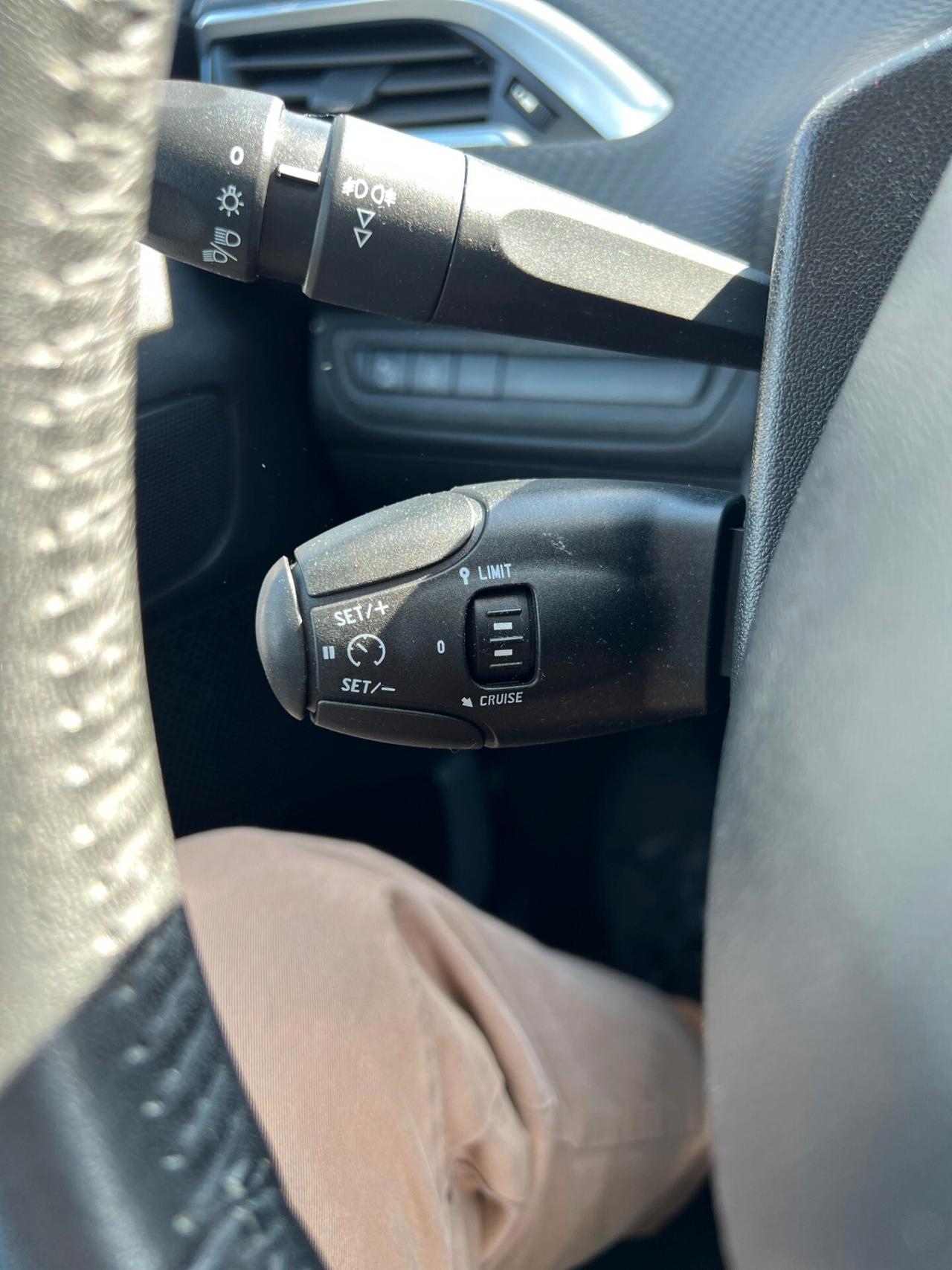 Peugeot 2008 1.6HDI PARI AL NUOVO FULL 2016