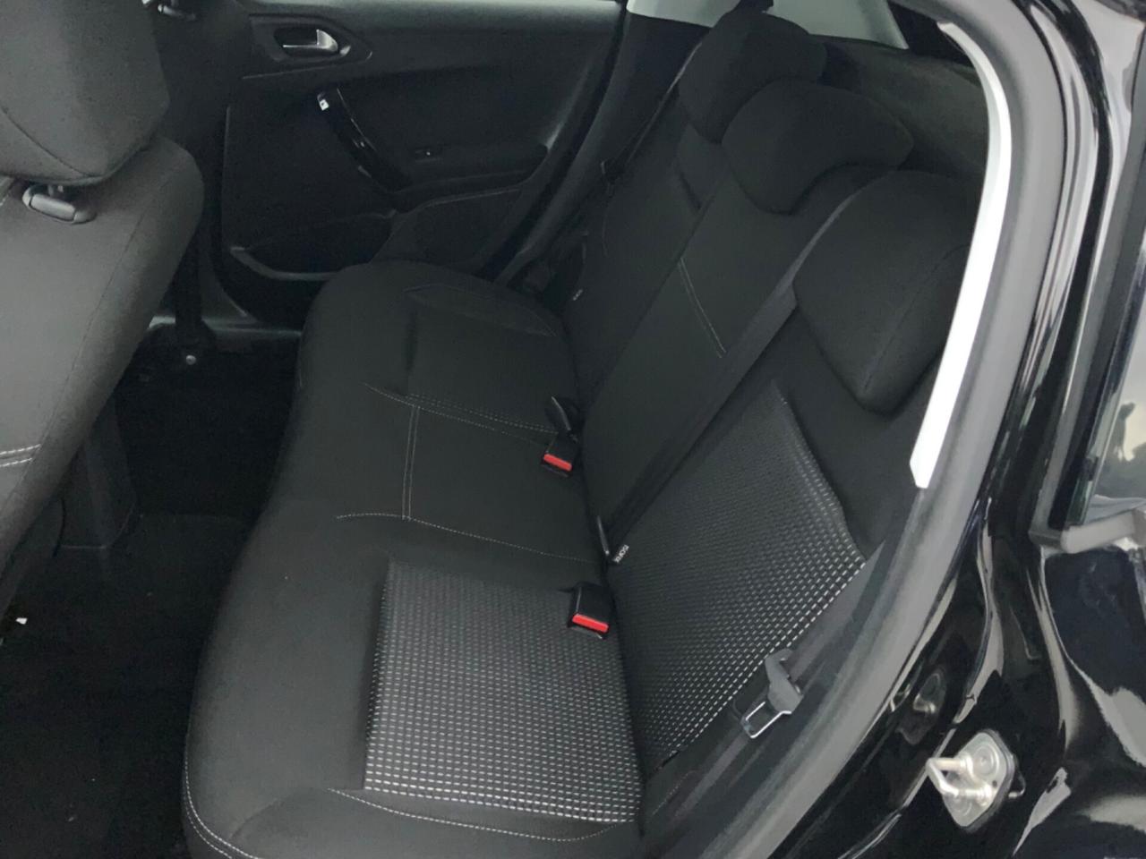 Peugeot 208 PureTech 82 5p. GPL Allure