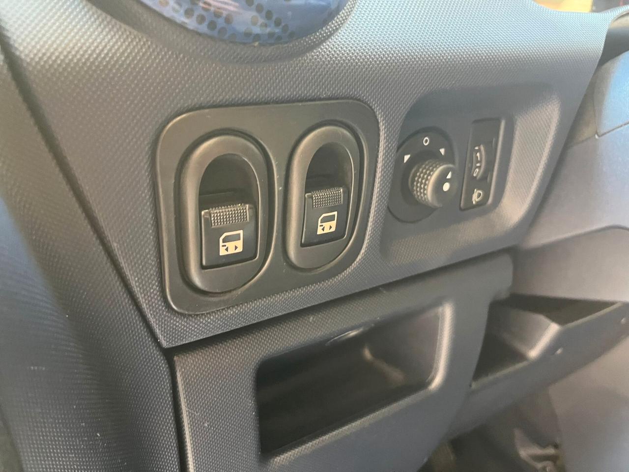 Peugeot 1007 1.4 HDi - IDEALE X NEOPATENTATI - 2005