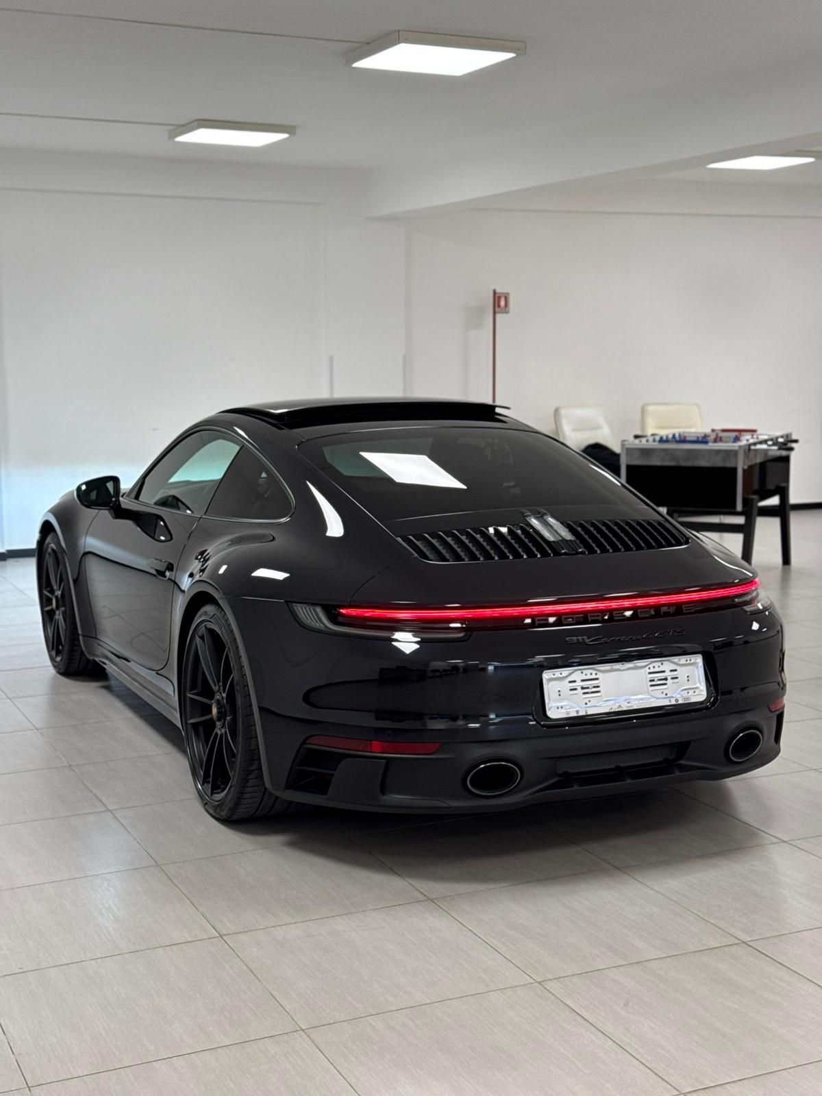 Porsche 911 Carrera 4 GTS