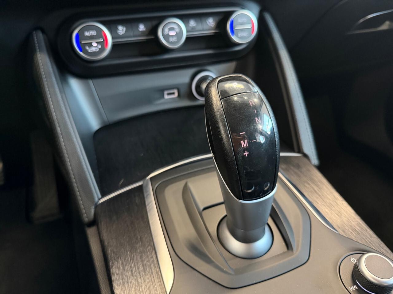 Alfa Romeo Stelvio 2.2 160 CV AT8 Business