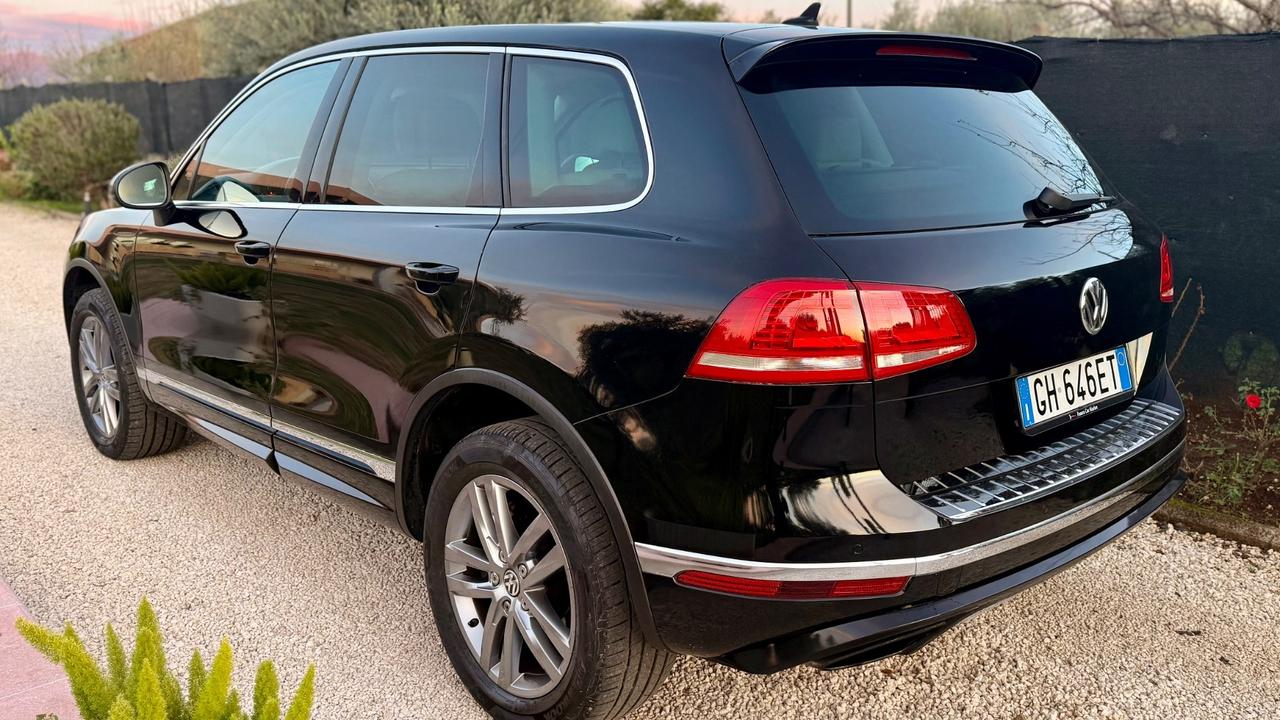 Volkswagen Touareg 3.0 TDI 262 CV tiptronic BlueMotion Sport R line