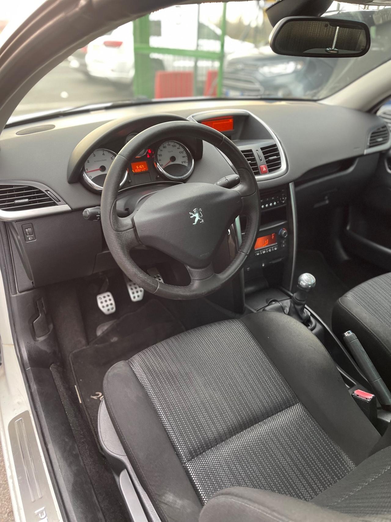 Peugeot 207 1.6 VTi 120CV CC Féline