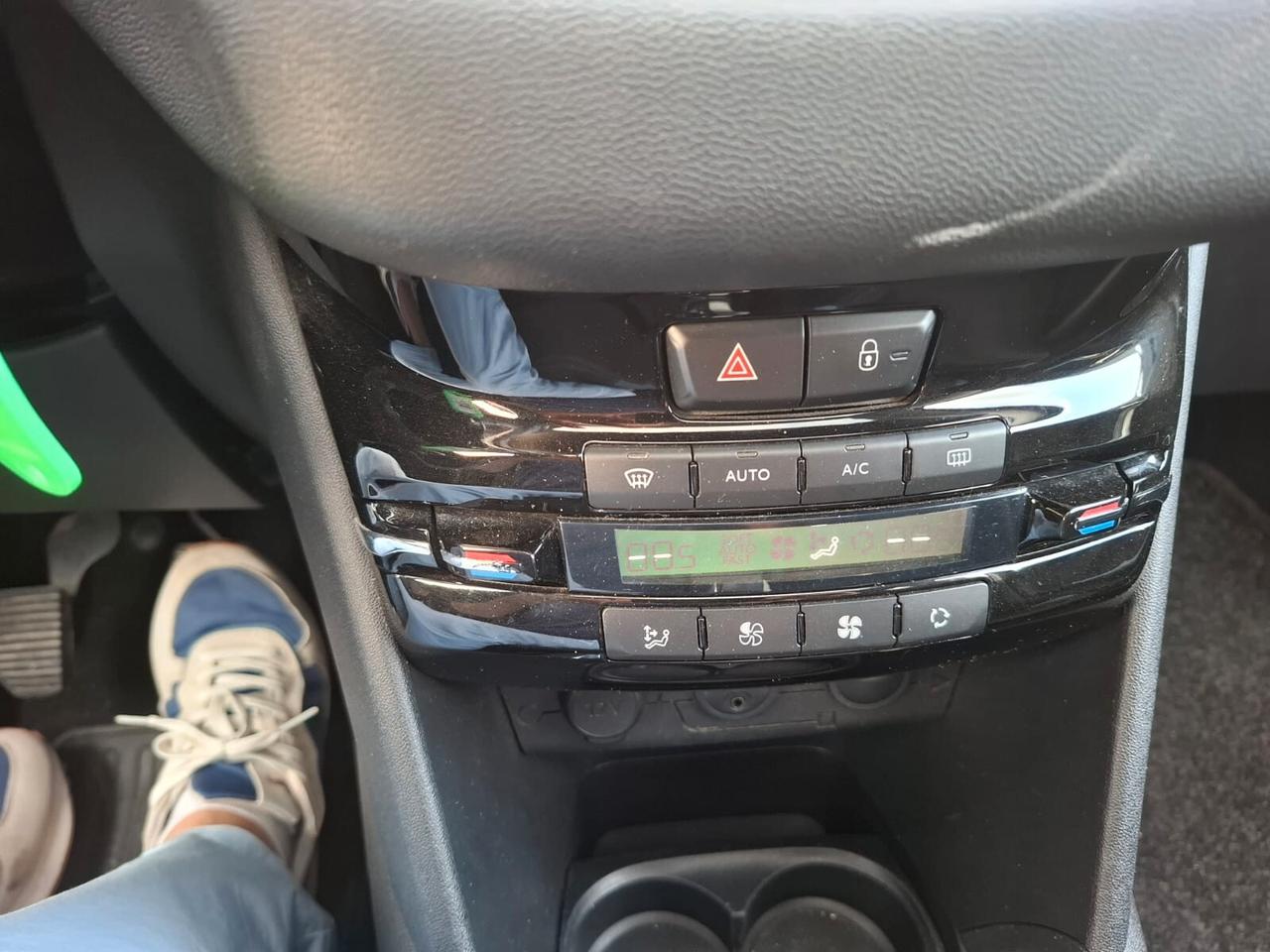 PEUGEOT 208 1.4 DIESEL 68 CV ALLURE