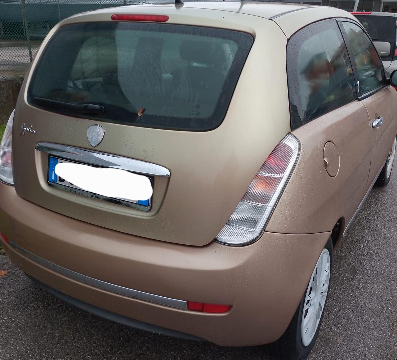 Lancia Ypsilon 1.2 Argento ok per neopatentati