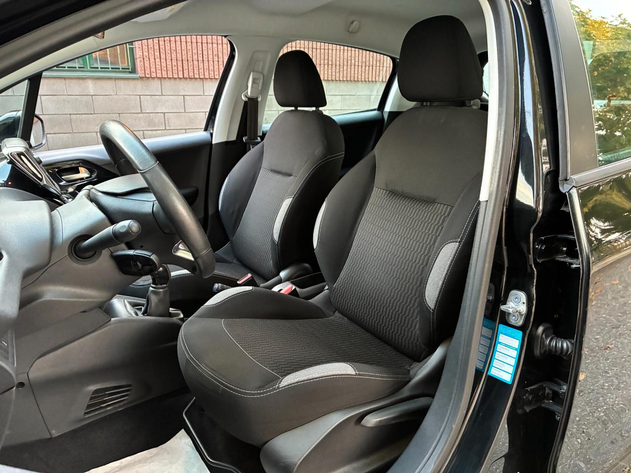 PEUGEOT 208 SOLO 29.813KM