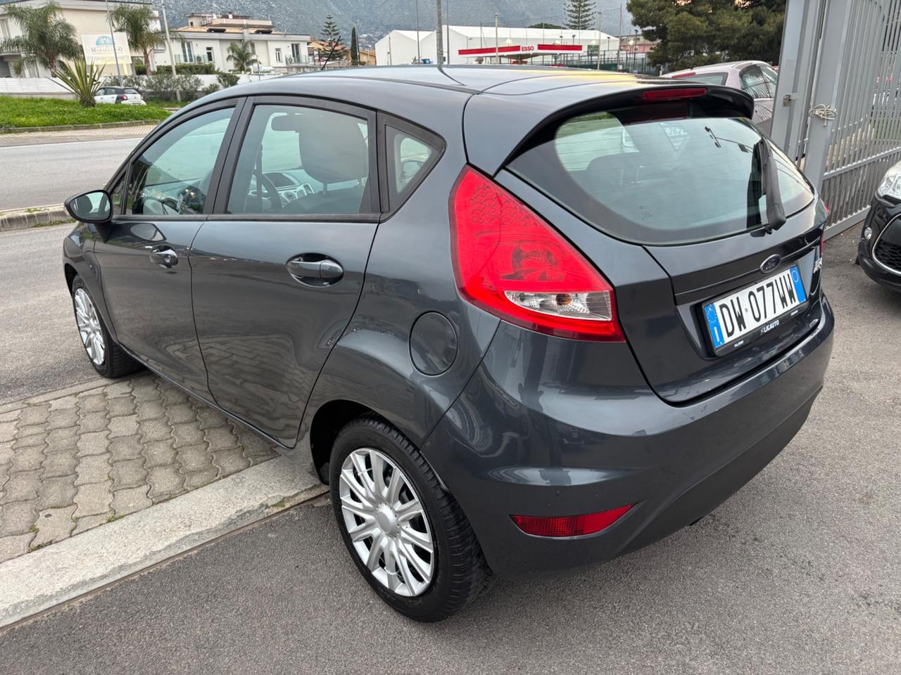 Ford Fiesta 1.4 TDCi 68CV 5 porte Titanium