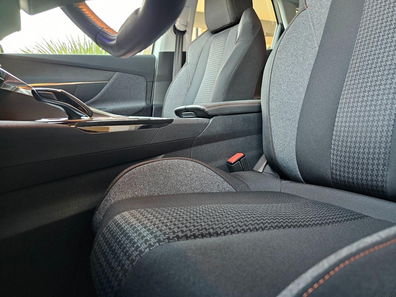 Peugeot 3008 BlueHDi 130 S&S EAT8 Business