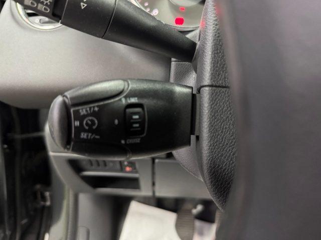 PEUGEOT 5008 1.6 HDi 115CV Business