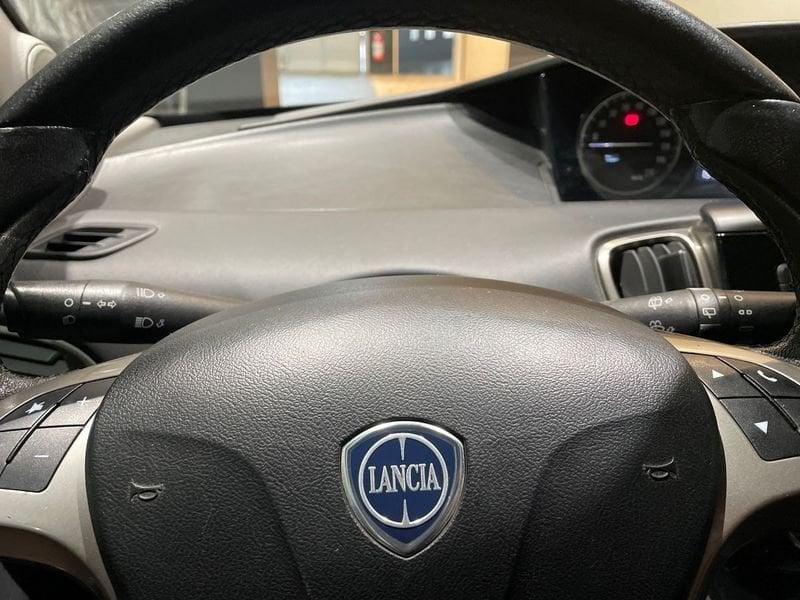 Lancia Ypsilon 1.0 firefly hybrid Gold s&s 70cv