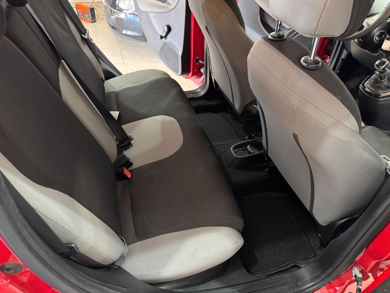 Lancia Ypsilon 1.2 69 CV 5 porte GPL Ecochic Silver
