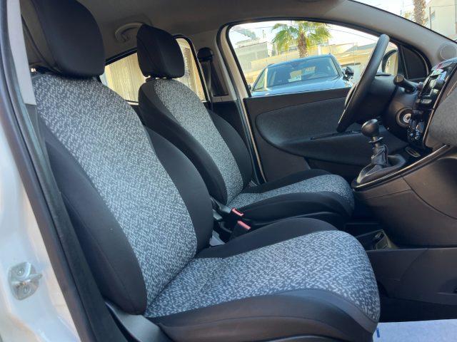 LANCIA Ypsilon 1.2 69 CV *Black Edition*