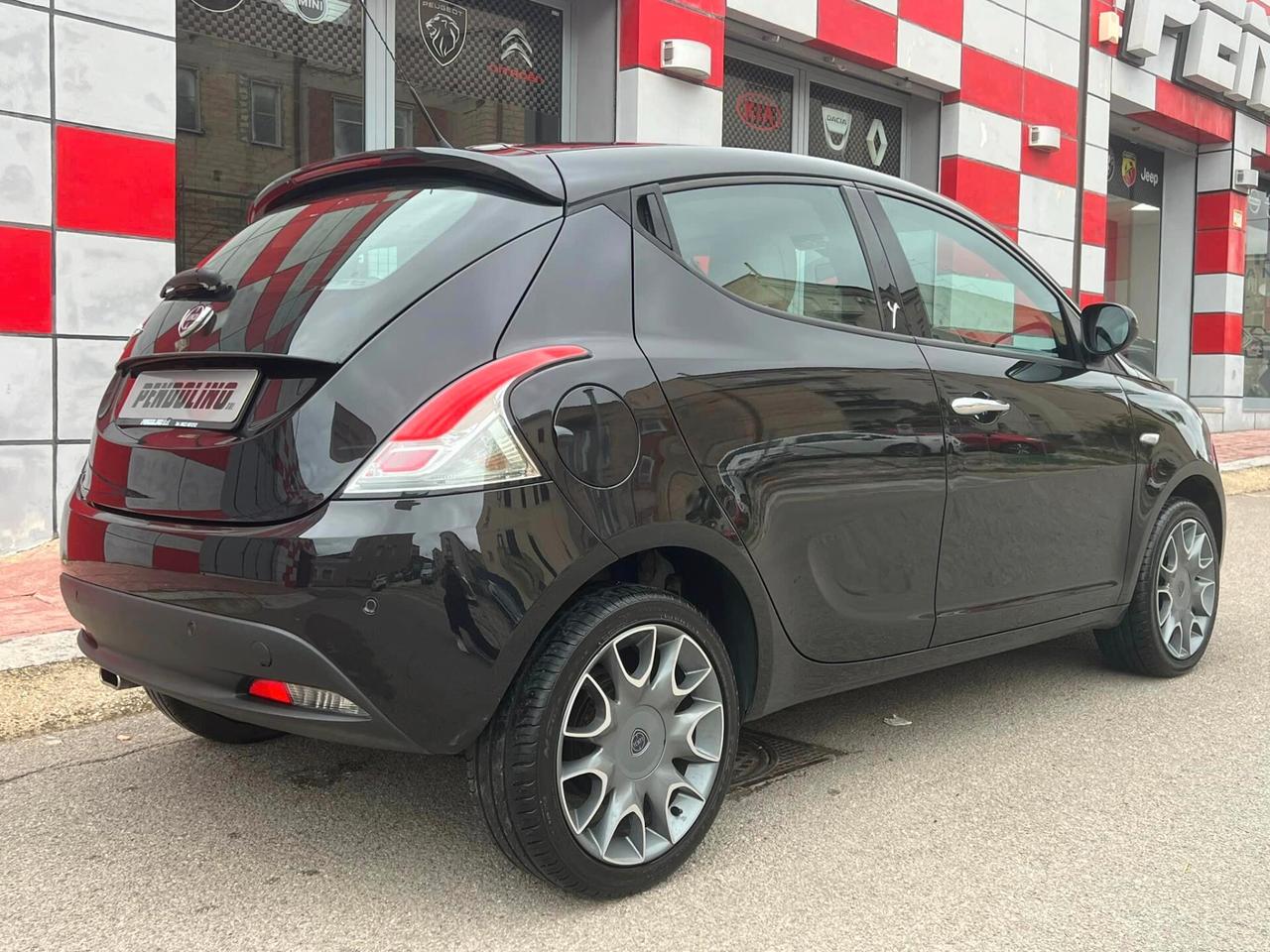 Lancia Ypsilon 1.2 69 CV 5 porte Gold