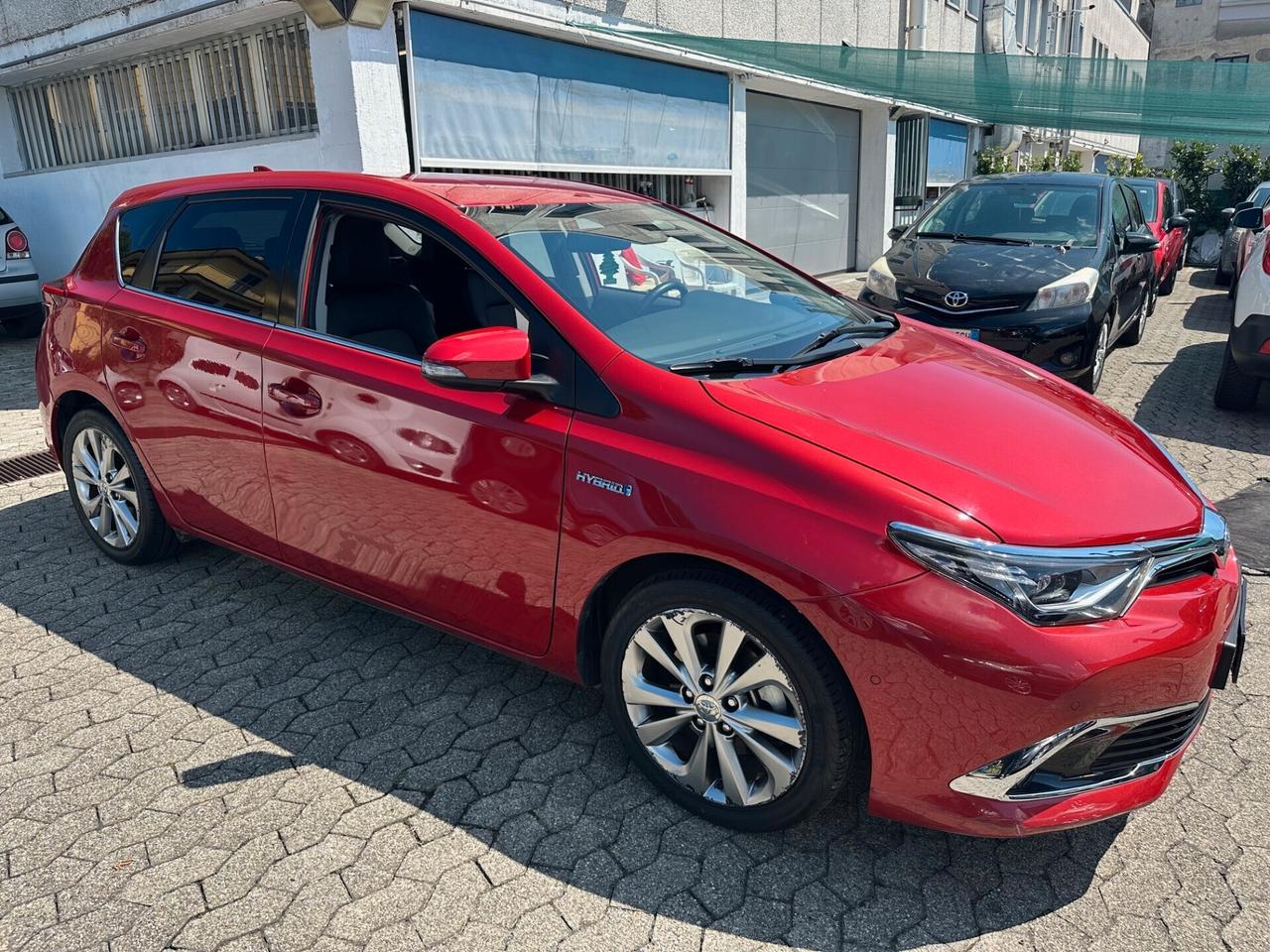 Toyota Auris 1.8 Hybrid Lounge*EURO6B*CERCHI