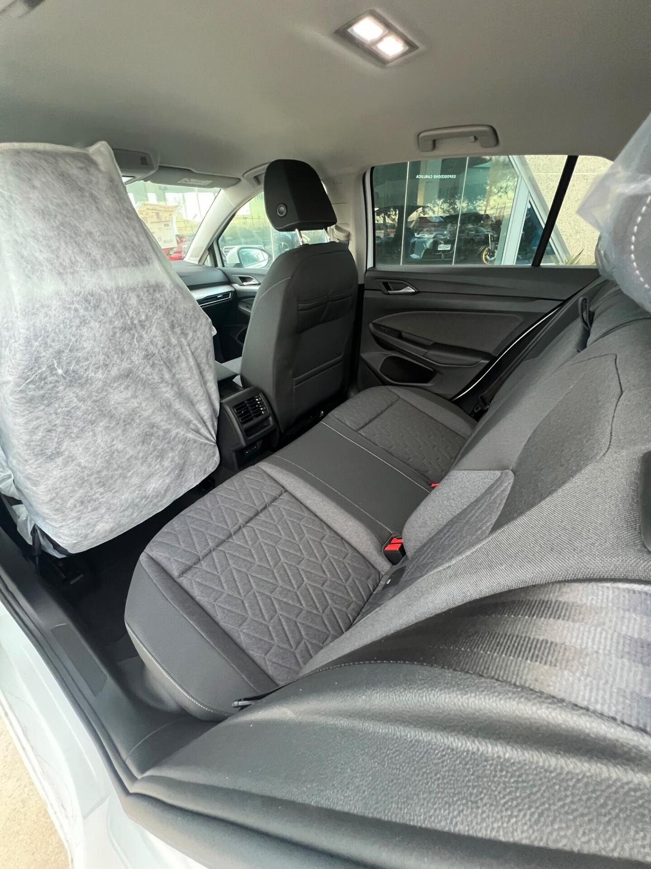 Volkswagen Golf 1.5 eTSI dsg possibilità noleggio no scoring