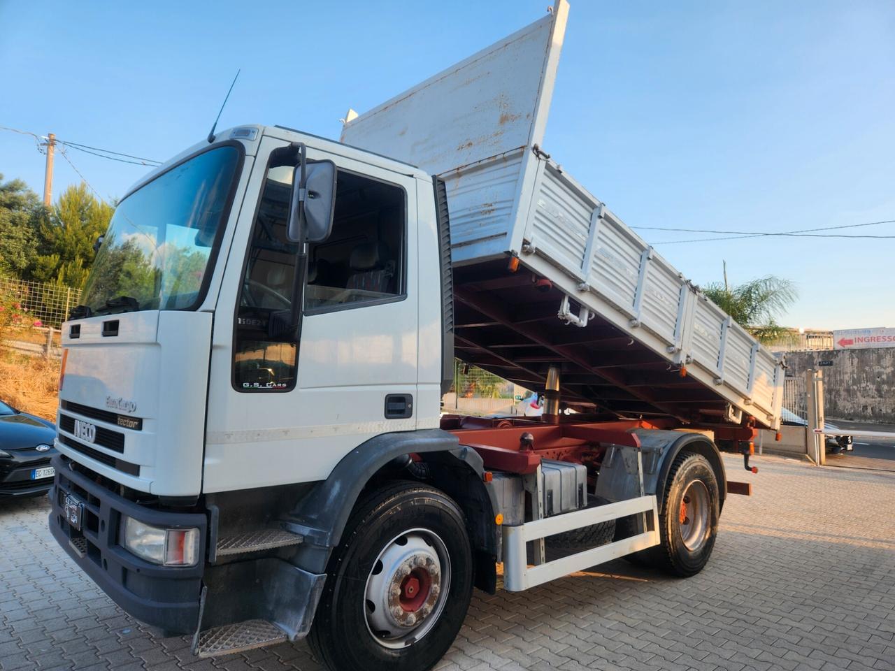 150E24 TIPPER RIBALTABILE TRILAT