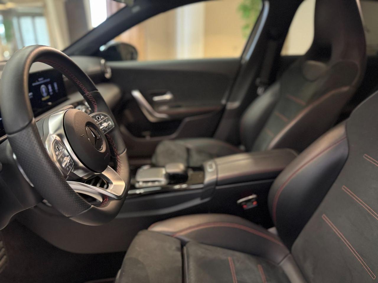 MERCEDES-BENZ A 250 Automatic Premium UniPro Mbux Ambient Light