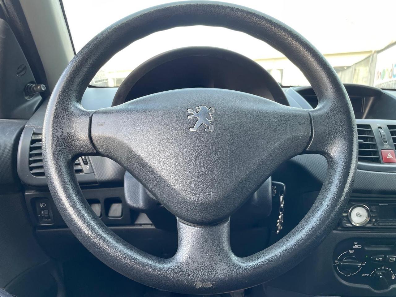Peugeot 206 Plus Restayling 1.1benz 5p. Full clima e Idroguida