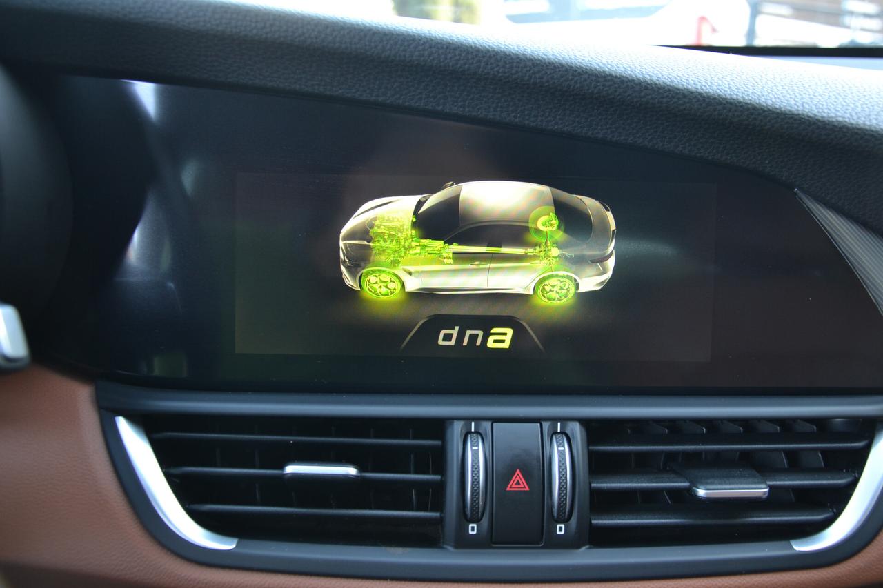 Alfa Romeo Giulia 2.2 180CV SUPER 6M **FULL OPTIONAL**PREZZO VERO**