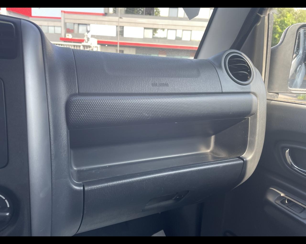 SUZUKI Jimny 3ª serie - Jimny 1.3i 16V cat 4WD JLX