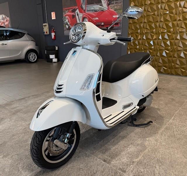 Vespa GTS 300 hpe Super