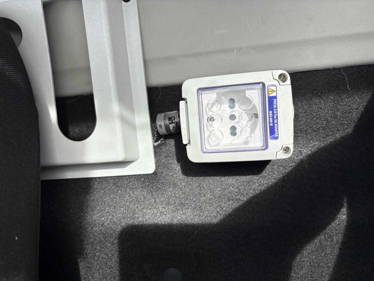 Toyota Hilux 2.4 D-4D A/T 4WD OFFICINA MOBILE, 2 Posti