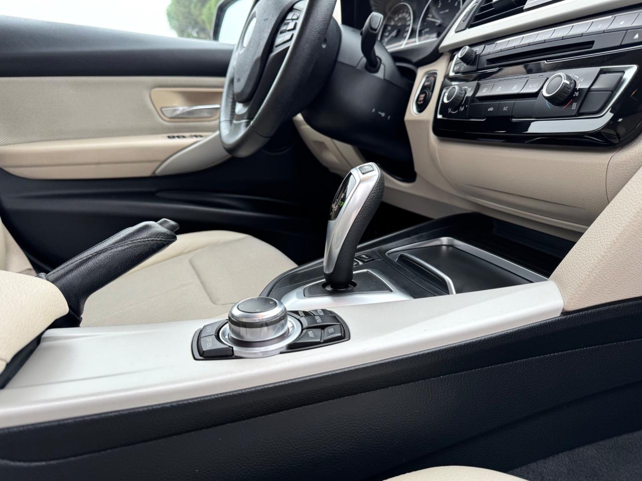 BMW 320d Automatic Touring XDRIVE - Navi 17