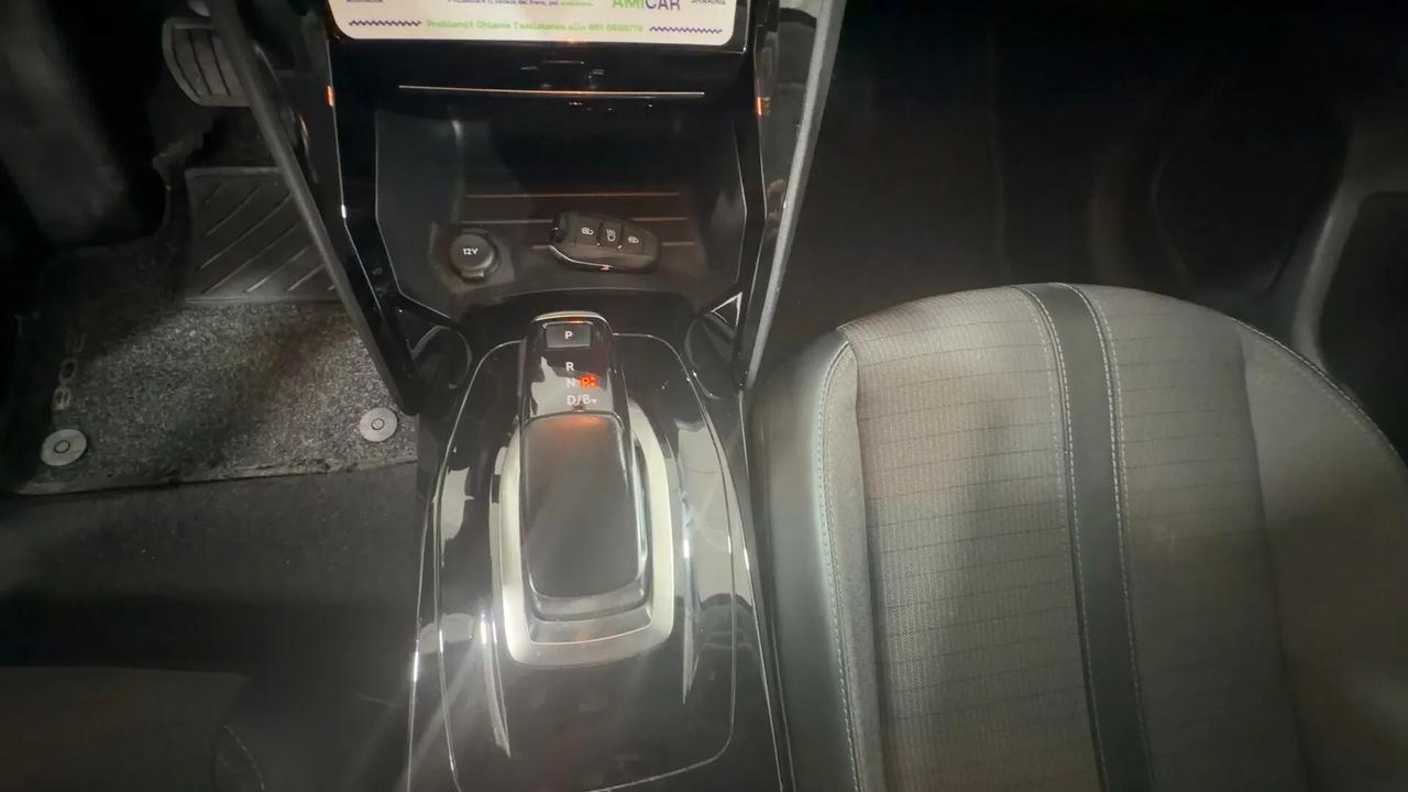 Peugeot 208 motore elettrico 136 CV 5 porte Allure