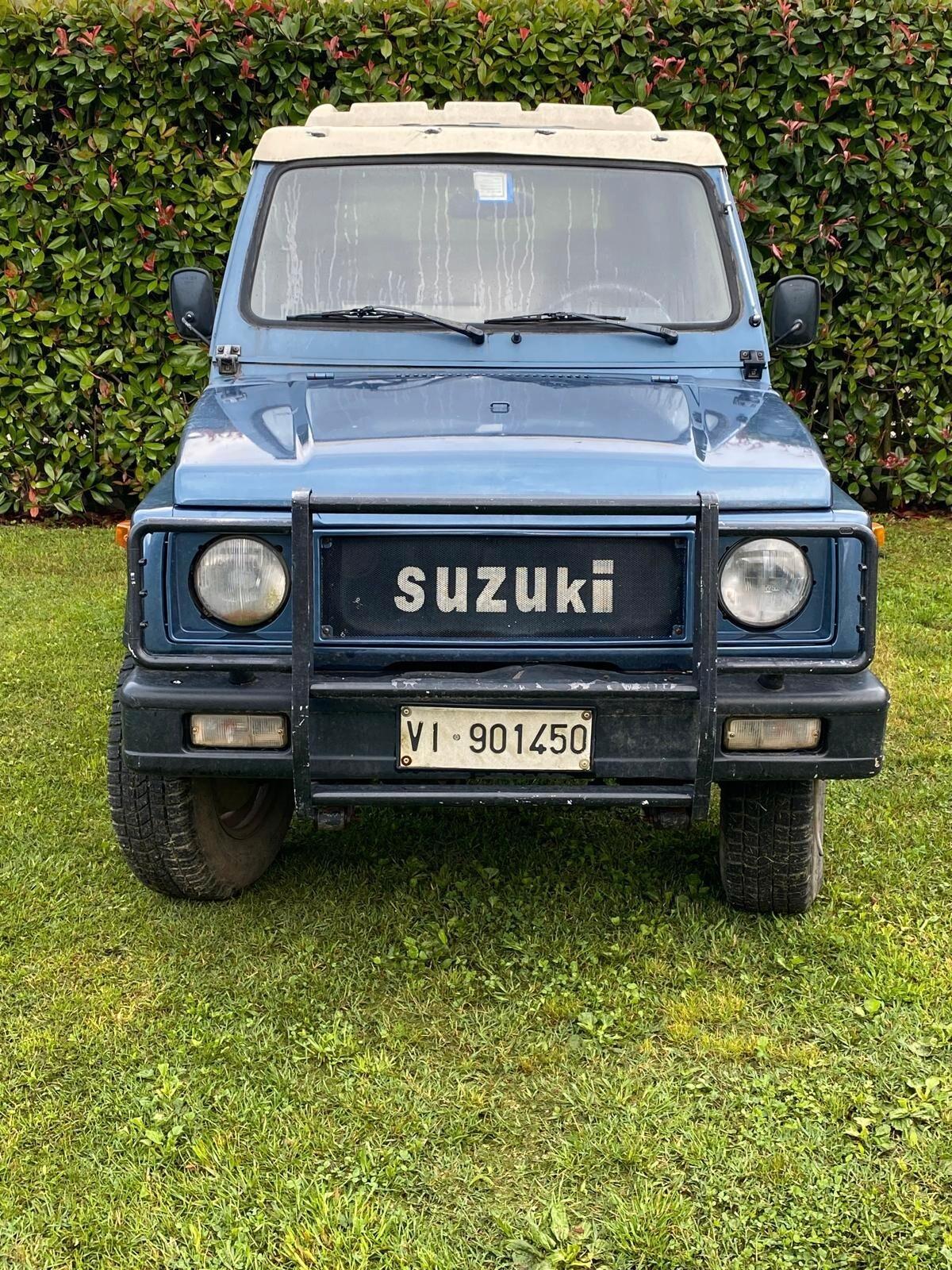 Suzuki SJ 413 SJ413 Berlina De Luxe